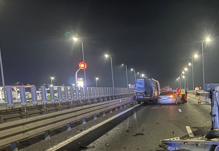 Tömegbaleset a sztrádán: öt jármű ütközött össze, több embert kórházba szállítottak