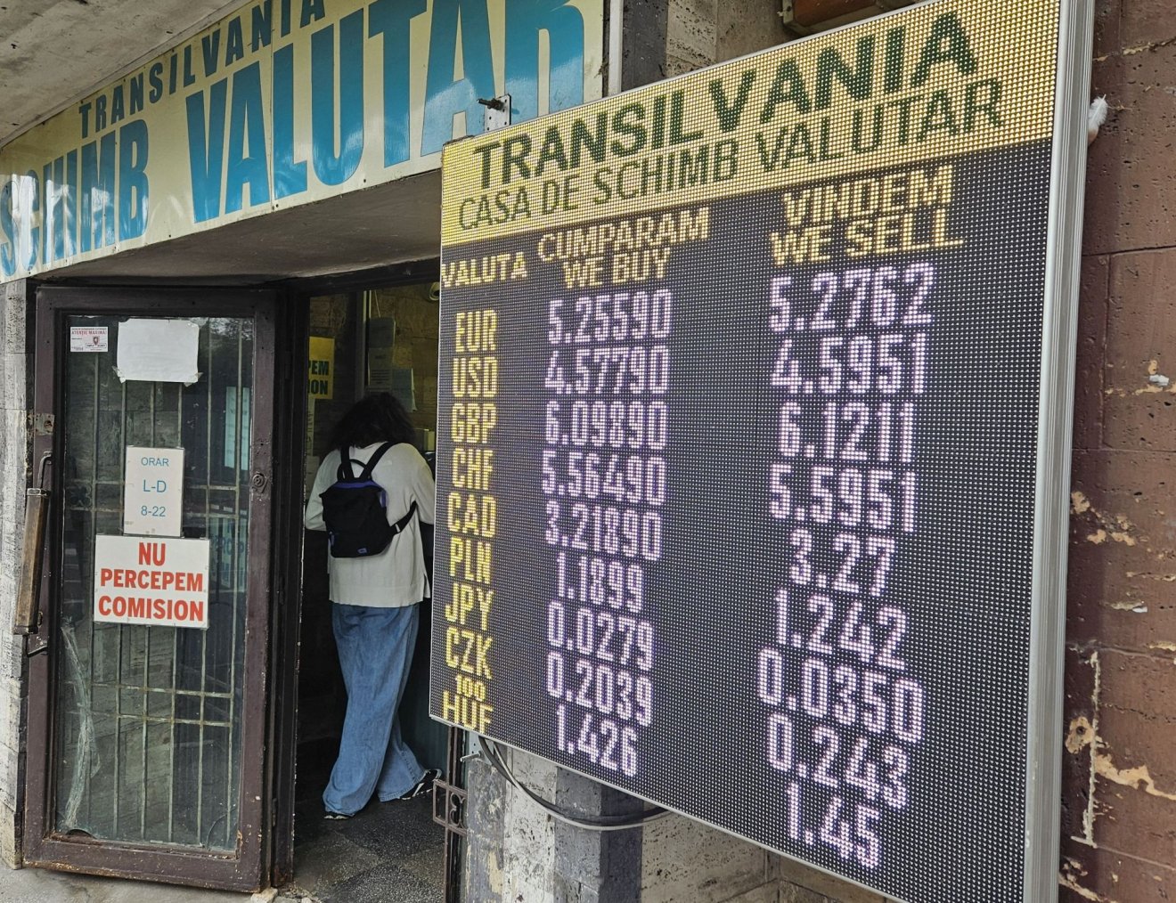 Alulról súrolja az 5,28 lejt az euró árfolyama a kolozsvári valutaváltóknál szerdán kora délután, de akad, ahol túl is lépte ezt a szintet