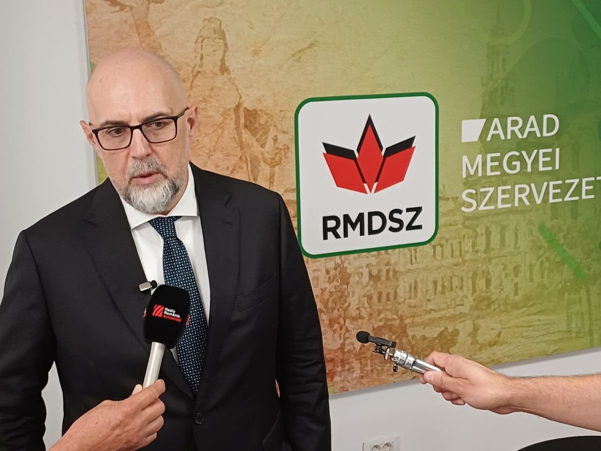 Az RMDSZ elnöke nyilatkozik &bullet;  Fotó: Pataky Lehel Zsolt