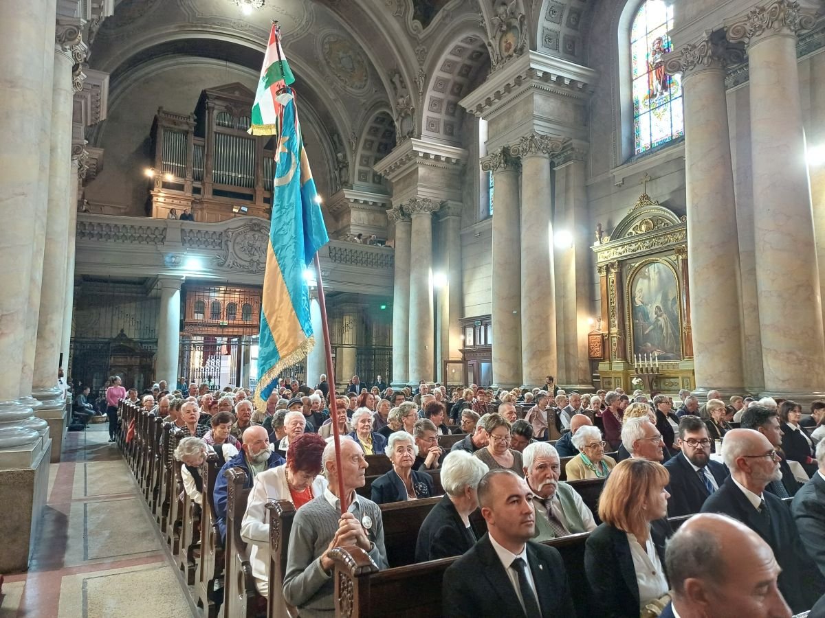 Megemlékezők a minorita templomban &bullet;  Fotó: Pataky Lehel Zsolt