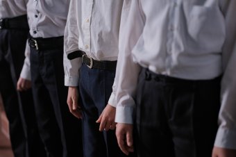 Rábólintott a szenátus az iskolai egyenruha kötelező viselését előíró tervezetre