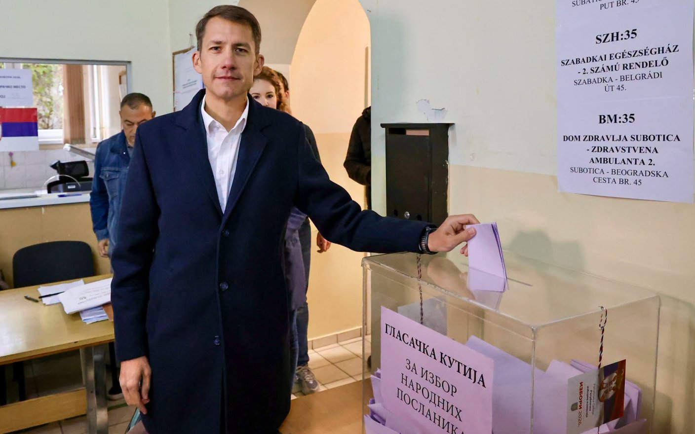 A Vajdasági Magyar Szövetség elnöke jobb eredményre számított a szerbiai választáson, Magyar Péter gratulált a győztesnek