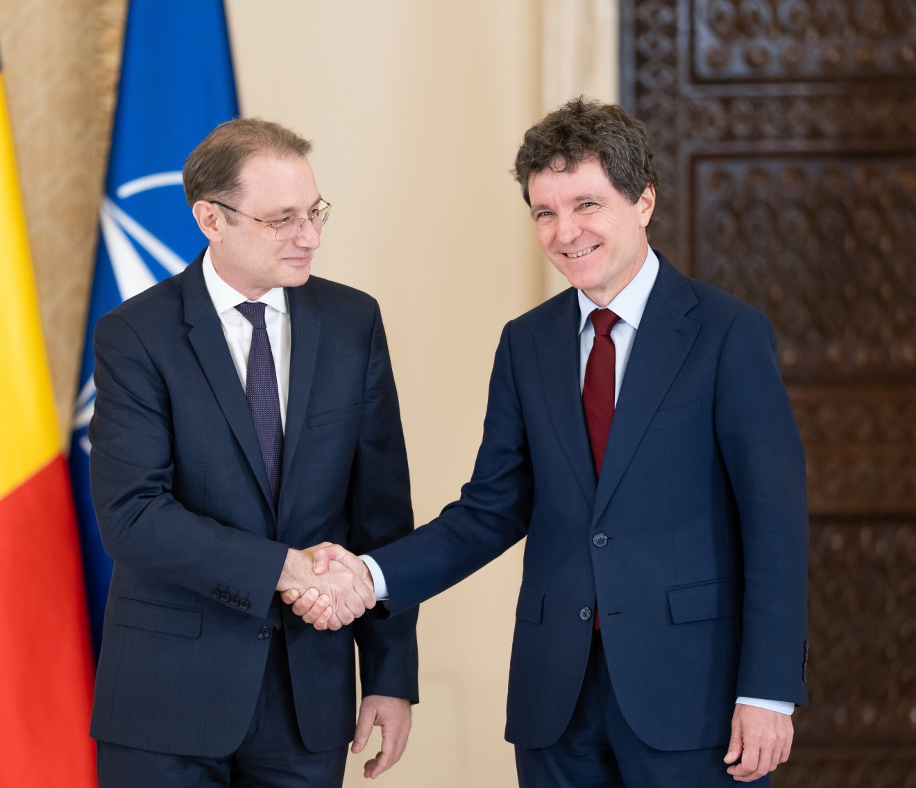 Nicușor Dan államfő Luca Niculescu diplomatát jelölte miniszterelnöknek