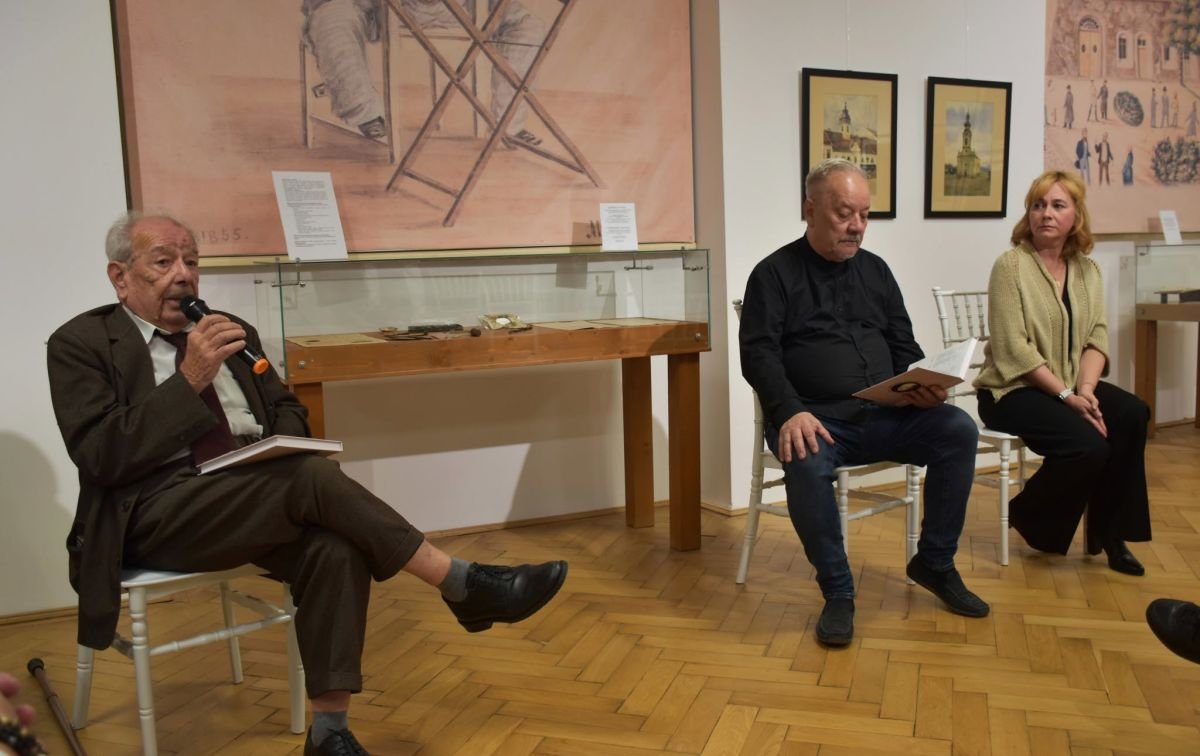 Piroska István, Fekete Károly és Wittmann Anikó munkája a tárlat és a könyv &bullet;  Fotó: Kurunczi Ferenc