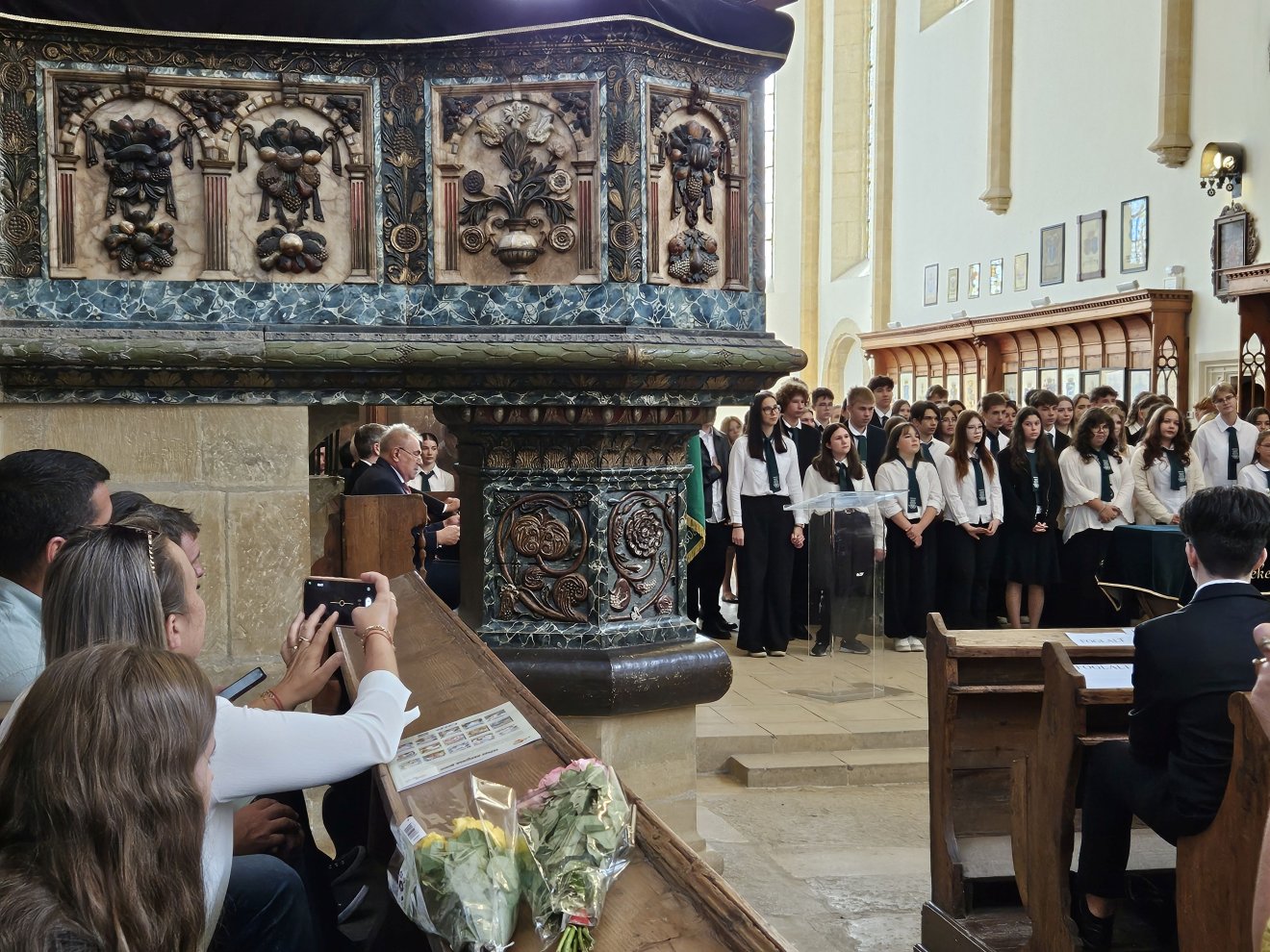 Erdélyben hagyomány: tanévnyitó a Farkas utcai református templomban