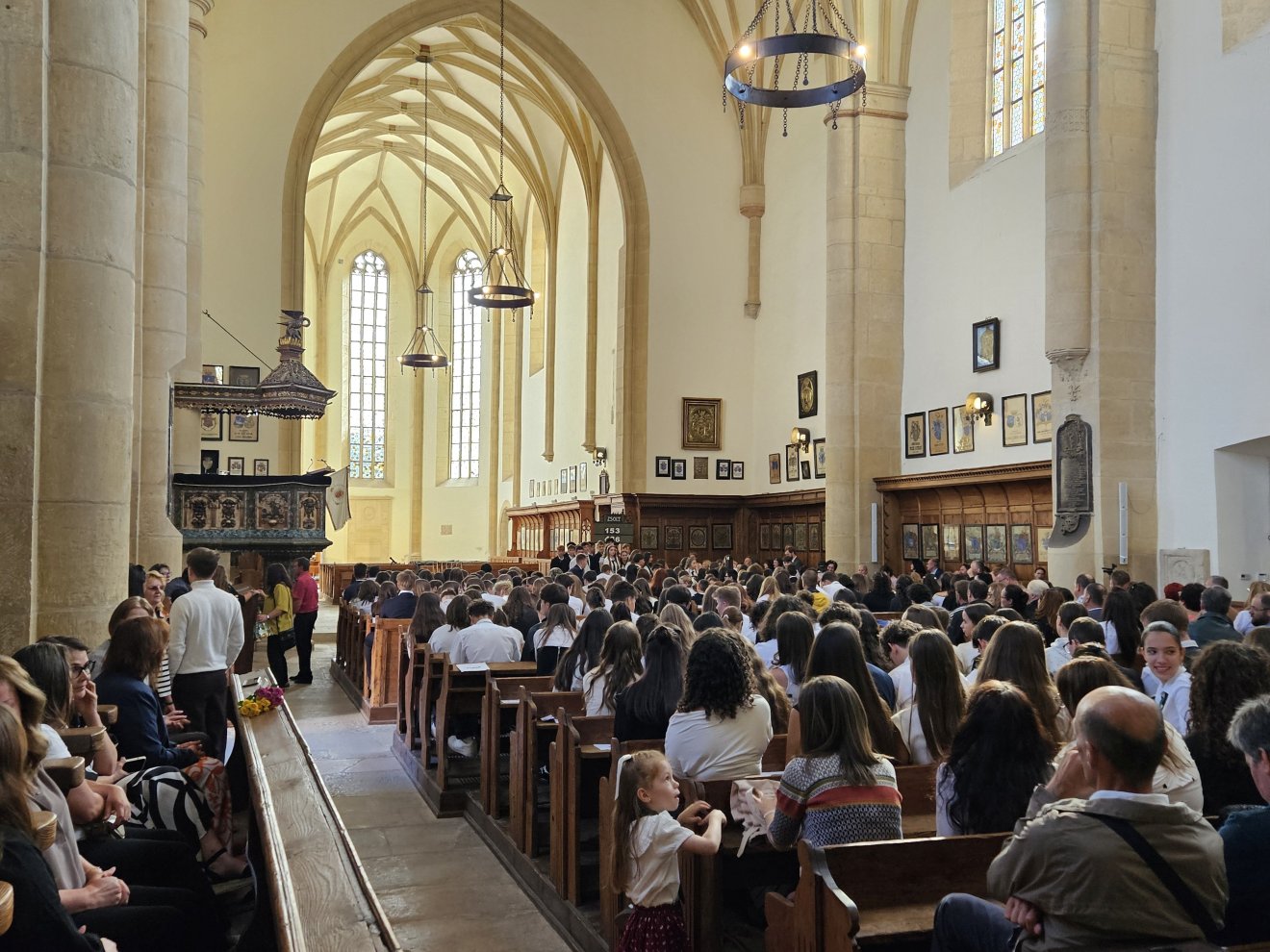 Erdélyben hagyomány: tanévnyitó a Farkas utcai református templomban