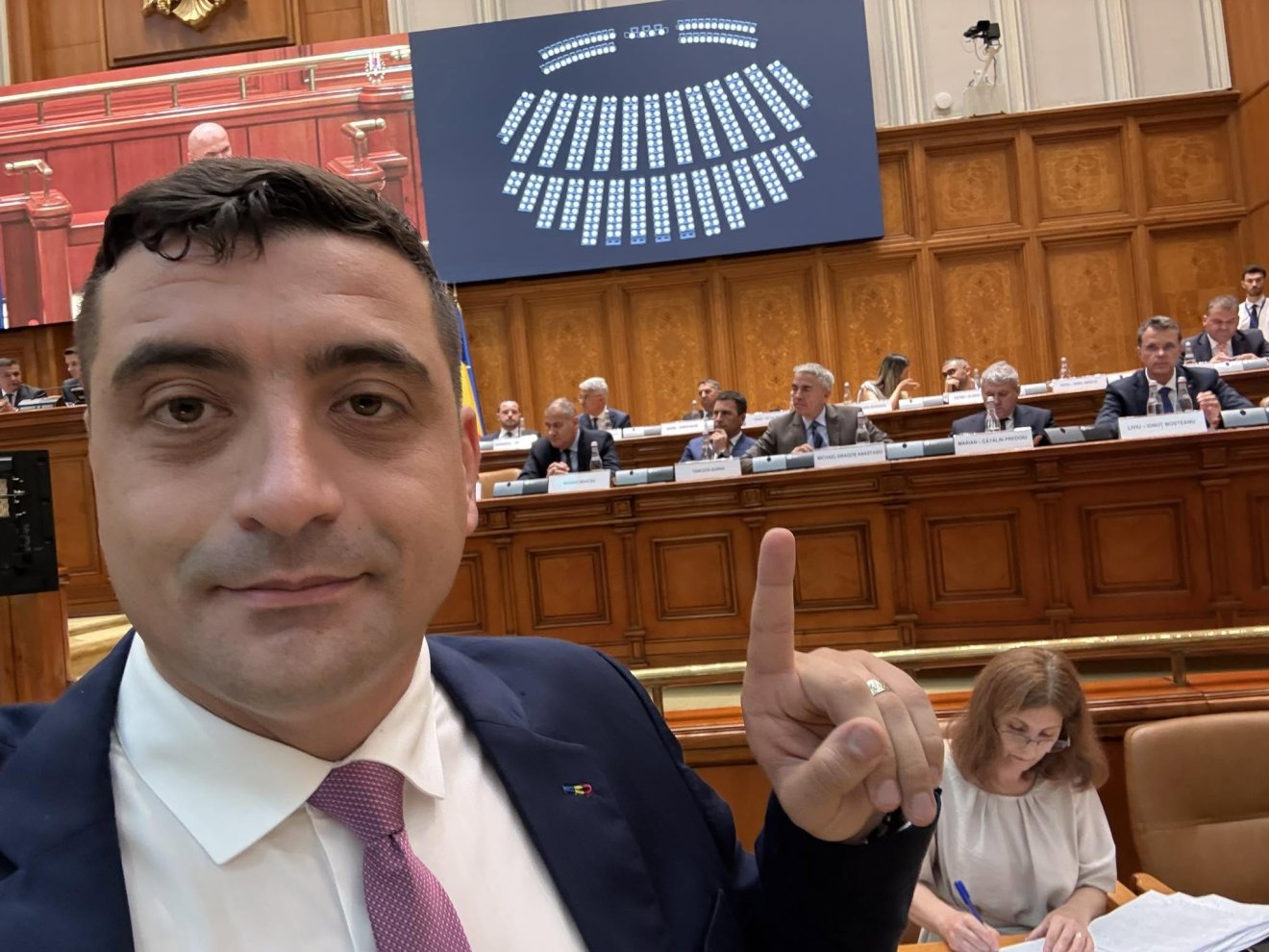Simion szerint az AUR nem fogja megszavazni a Mureșan-kabinetet, de egyeztetne a többi parlamenti párttal egy stabil kormány megalakításáról