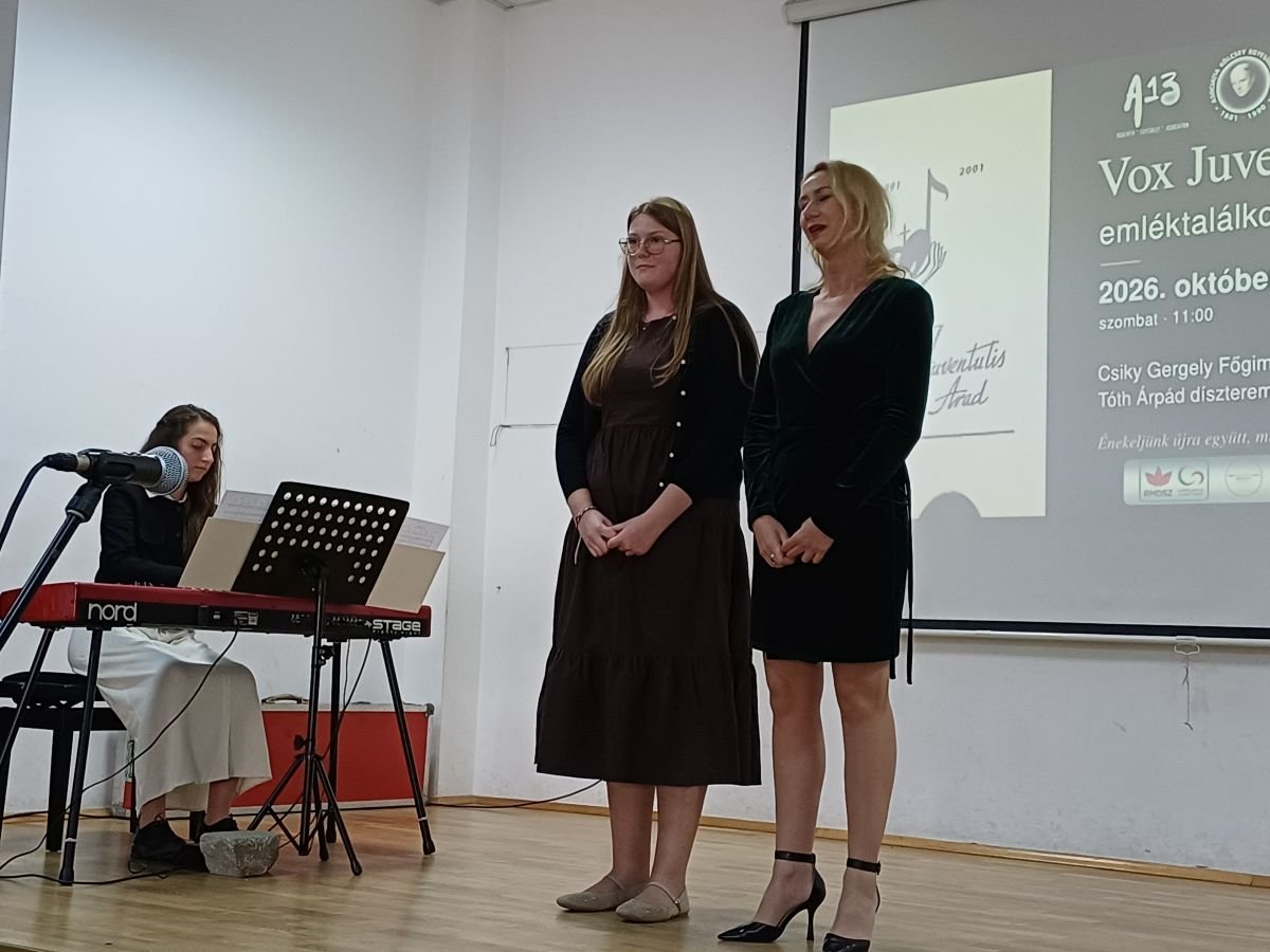 Vajdovics Jázmin diák Duffner Melinda operaénekes oldalán &bullet;  Fotó: Pataky Lehel Zsolt