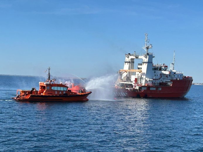 Drámai mentőakció a Fekete-tengeren: nyolc tengerészt keresnek, helikoptereket vetettek be