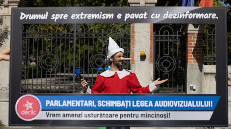 Olcsó mulatság a hazudozás? Szigorúbb bírságokat követelnek a félretájékoztató román televíziókra