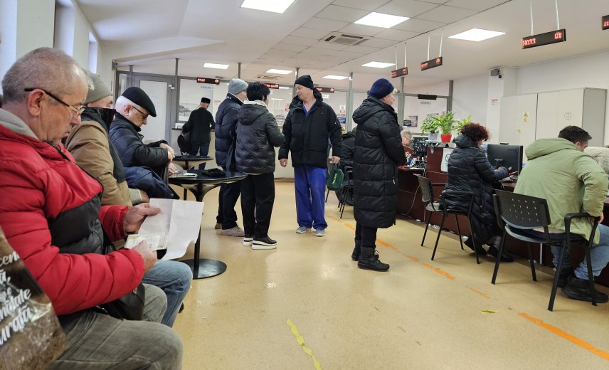 Elkerekedett a polgárok szeme, amikor az első adófizetési napon a pénztárhoz járultak