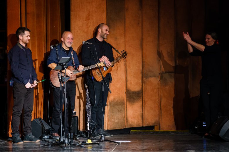 Őszinteségből fakadó zenei megnyilvánulások: vinyl lemezzel, jubileumi produkcióval ünnepel a 15 éves Evilági