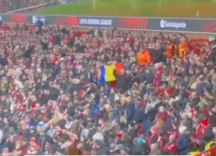 Román zászlóval provokálták a magyar drukkereket a Fradi nottinghami meccsén