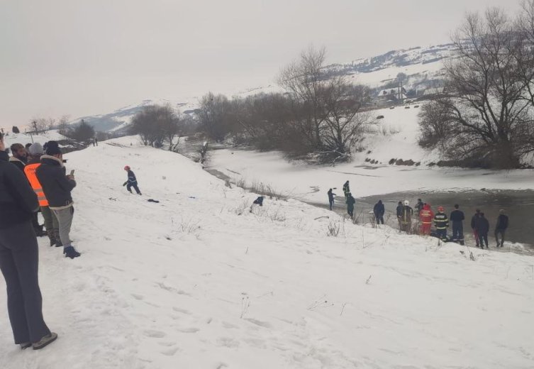 Szánkózás közben a Kis-Szamosba estek gyermekek, egyiküket búvárok keresik