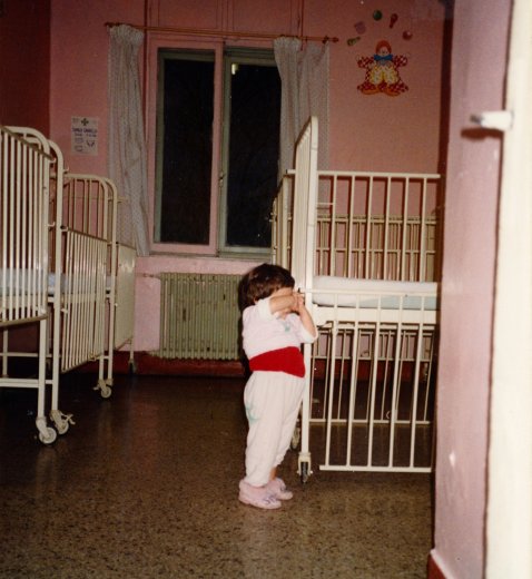 Feljelentés több száz, egy horrorgyermekotthonban bekövetkezett haláleset ügyében