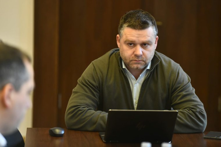 A felelőtlenség csúcsának tartja a bizalmatlansági indítvány belebegtetését a PNL első alelnöke