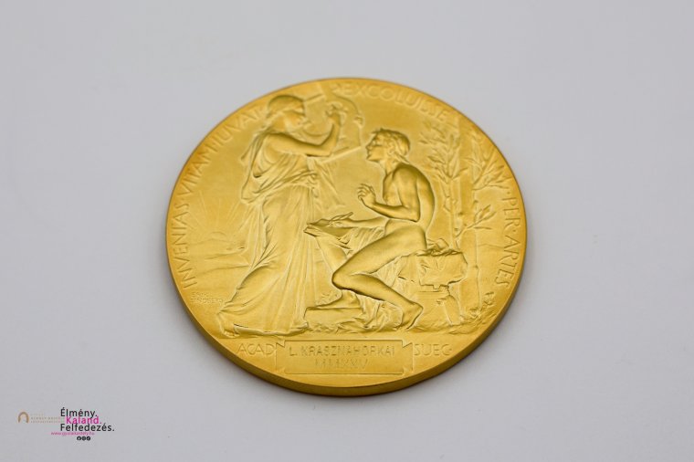 Krasznahorkai László Nobel-díjának hiteles másolatát állították ki Gyulán