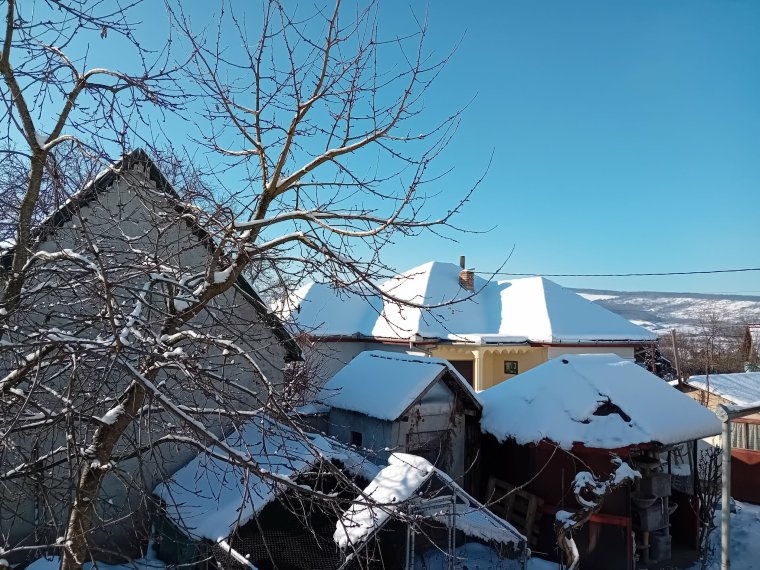 Több tízezer eurós károkat is okozhat a lakástulajdonosoknak a havazás
