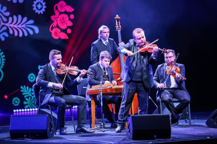 Kallós Zoltán szellemi és tárgyi örökségét viszi tovább a 15 éves Tokos zenekar