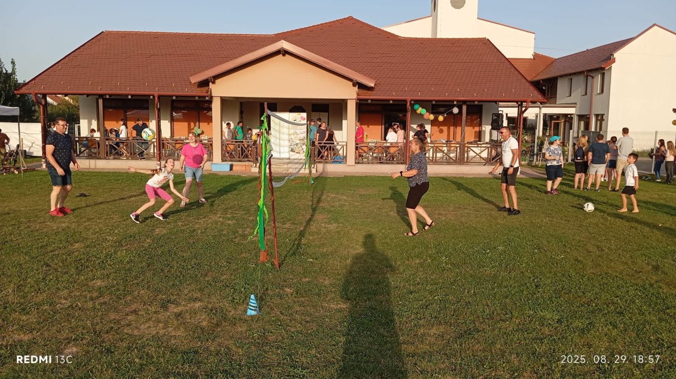 A kitartó közösségépítés fontos szerepet kap a nagykárolyi gyülekezet életében &bullet;  Fotó: Nagykároly-kertvárosi Református Egyházközség Facebook-oldala