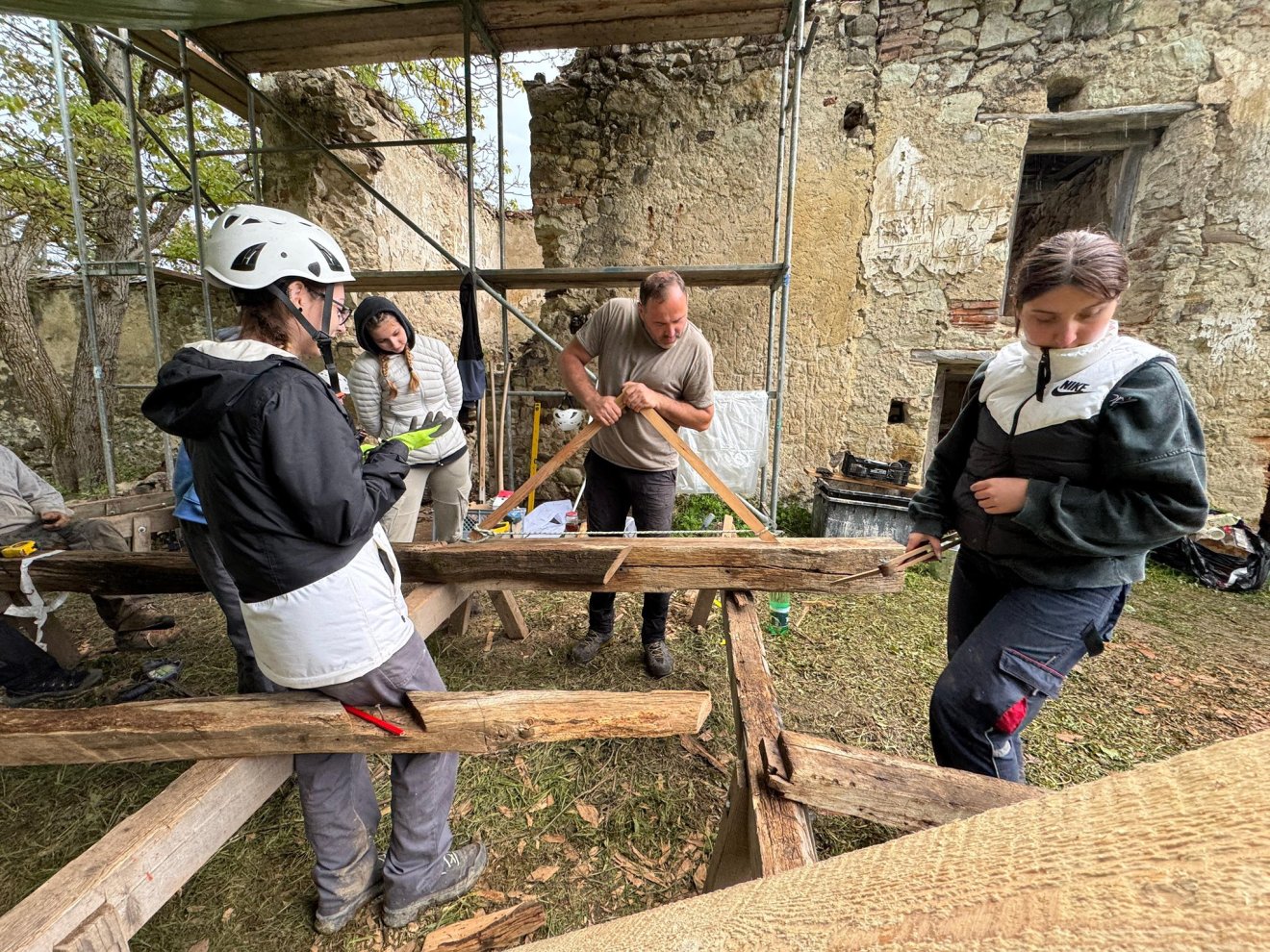 &bullet;  Fotó: Ambulanța pentru Monumente