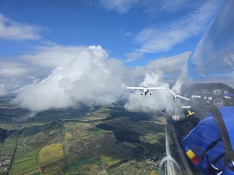 Szárnyakat adnak a fiataloknak: ingyenes pilóta- és ejtőernyős képzések indulnak
