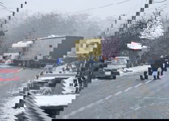 Kamionbaleset Szilágy megyében: személyautóval ütközött, mentő vitte el a sérültet