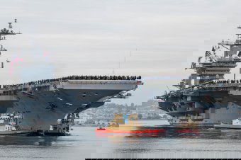 Irán: egyre közeledik egy amerikai repülőgép-hordozó harccsoport