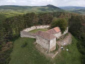 Turizmusban gondolkodnak Székelyzsomboron: megélhetést hozhat, ha megmenekül az enyészettől a parasztvár