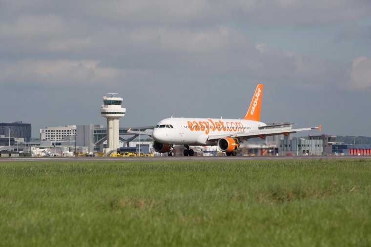 Ismét leállították a londoni Gatwick repülőtér forgalmát drónok miatt