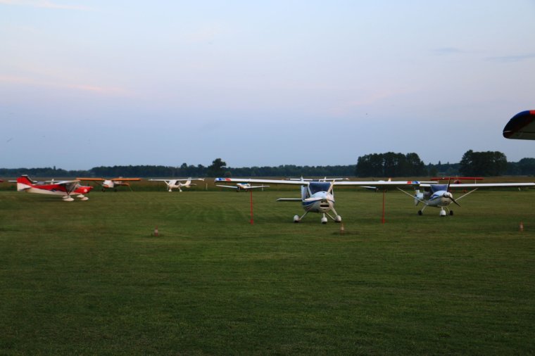 Pénzbírságra számíthatnak a magyar légtérbe engedély nélkül berepülő francia pilóták