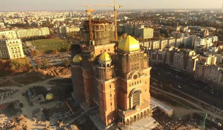 Tűzvédelmi engedélye nincs, büntetése viszont már van a bukaresti ortodox megakatedrálisnak