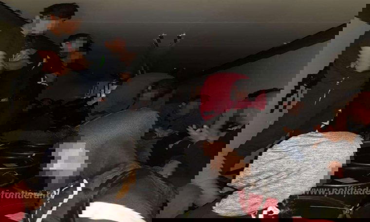 Afgán bevándorlókat fogtak el a magyar-román határon, Mezőpetri közelében