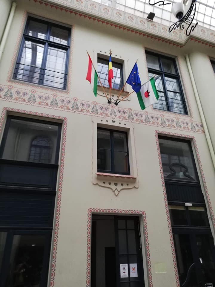 Áll a bál az EMNP és az RMDSZ között a nagyváradi zászlóügyben