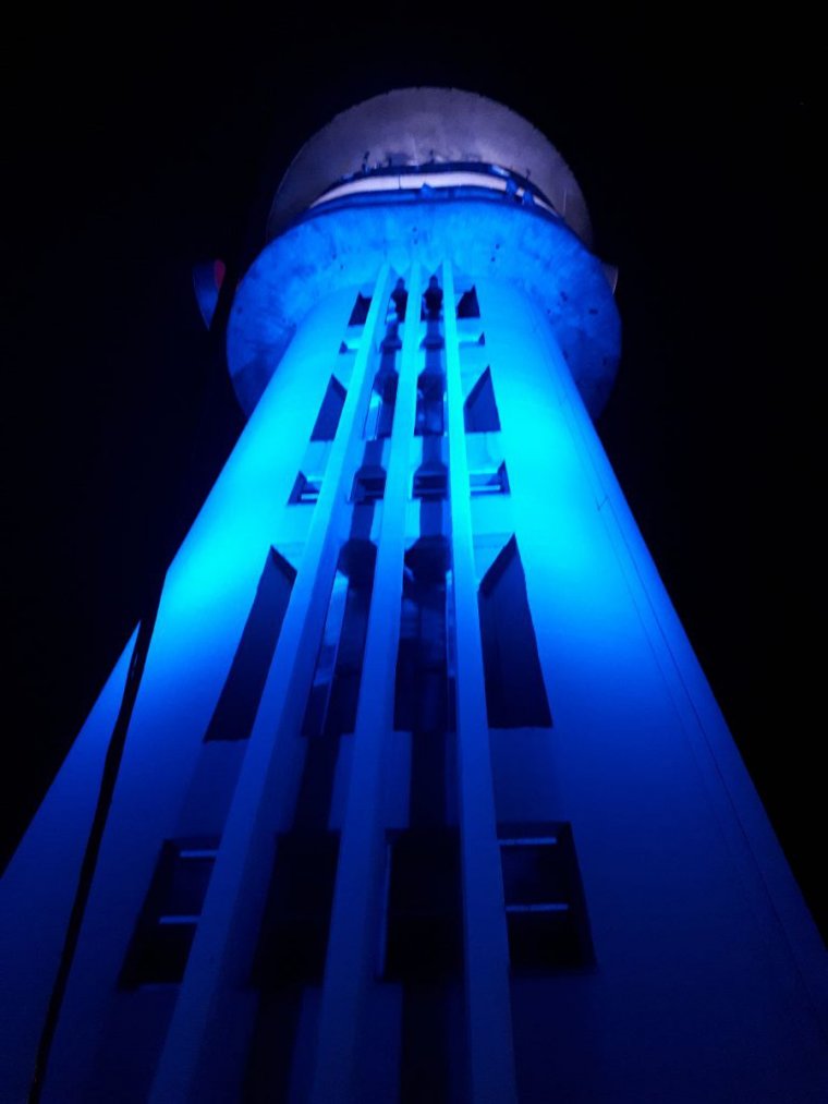 Szolidaritásként a székely zászló színeiben pompázott december elsején a tévétorony Pécsett