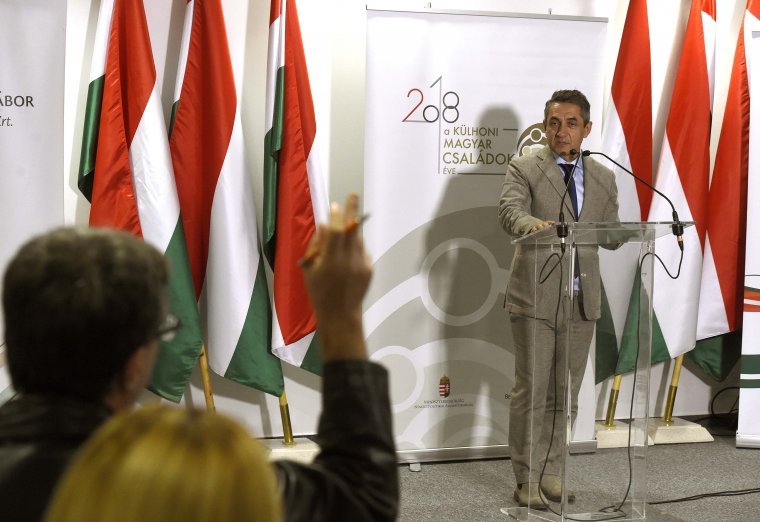 Kétszázmillió forintos pályázati keret határon túli családszervezetek támogatására