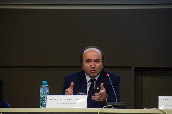 Tudorel Toader cáfolja, hogy az általa vezetett igazságügyi tárca kezdeményezte volna a vitatott törvénymódosításokat