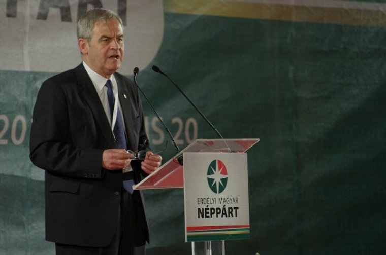 A nemzeti erők egyesítését szorgalmazta Tőkés László az EMNP nagyváradi kongresszusán