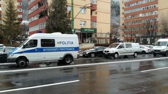 A rendőrség nagy erőkkel keresi a rablási kísérlet elkövetőit • Fotó: Digi24.ro