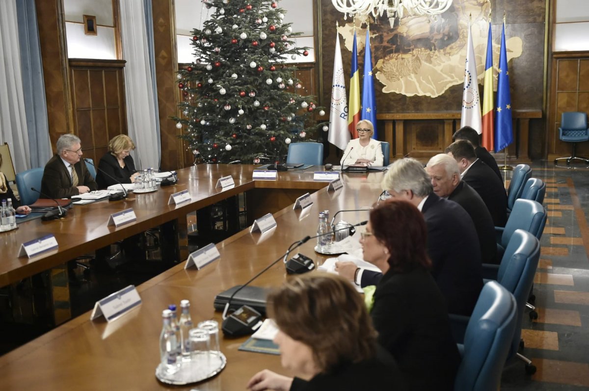 A bukaresti kormány kifejezetten a bankadó elfogadása érdekében ülésezik pénteken •  Fotó: Gov.ro
