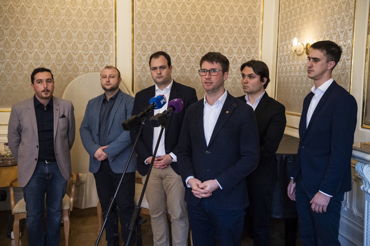 A Kárpát-medencei ifjúsági szervezetek képviselői, bal szélen Kiss Róbert, a Romániai Magyar Kereszténydemokrata Mozgalom (RMKDM) elnöke &bullet;  Fotó: MTI