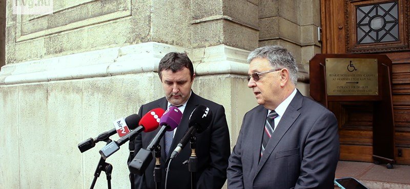 Palkovics László miniszter és Lovász László MTA-elnök egy korábbi egyeztetés után • Fotó: HVG.hu