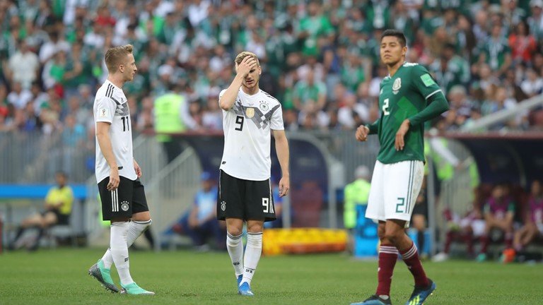 Foghatják a fejüket a címvédő németek a balul elsült bemutatkozó miatt •  Fotó: FIFA.com