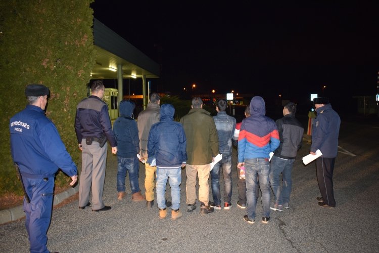 Romániától tavaly 2138 külföldi kért menedékjogot, ami 125 százalékos csökkenést jelent az azt megelőző évhez képest •  Fotó: Police.hu