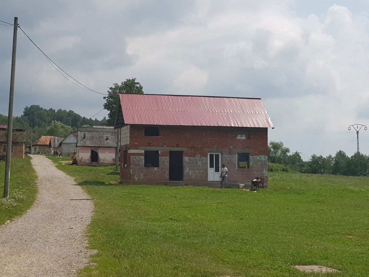 A nagybáródi cigánykolónia négy lakója került előzetes letartóztatásba •  Fotó: Rostás Szabolcs