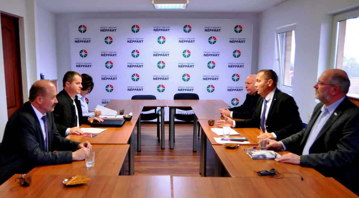 Rendszeresen egyeztetnek ezentúl a két párt vezetői • Fotó: EMNP