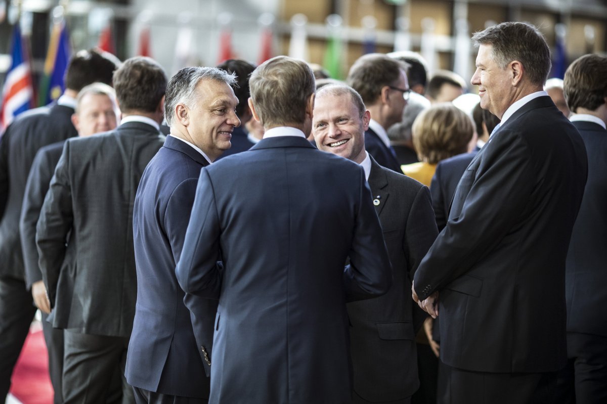 Eltérő taktika. Orbán Viktor döntő szerepet játszott, Klaus Johannis Angela Merkelt követte • Fotó: MTI/Miniszterelnöki Sajtóiroda/Szecsődi Balázs