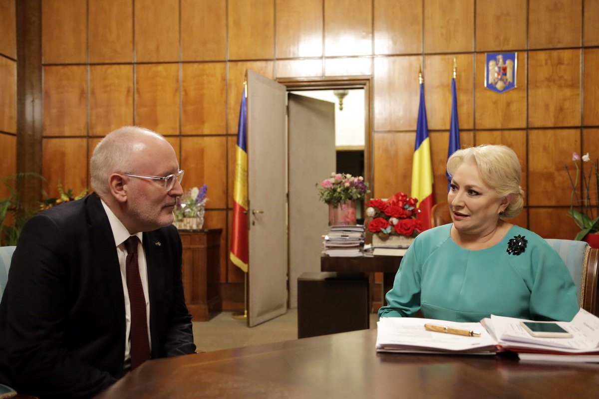Dăncilă szerint Frans Timmermans, az európai szocialisták csúcsjelöltje  ok nélkül aggódik a jogállamiság romániai helyzetének romlásáért •  Fotó: Gov.ro
