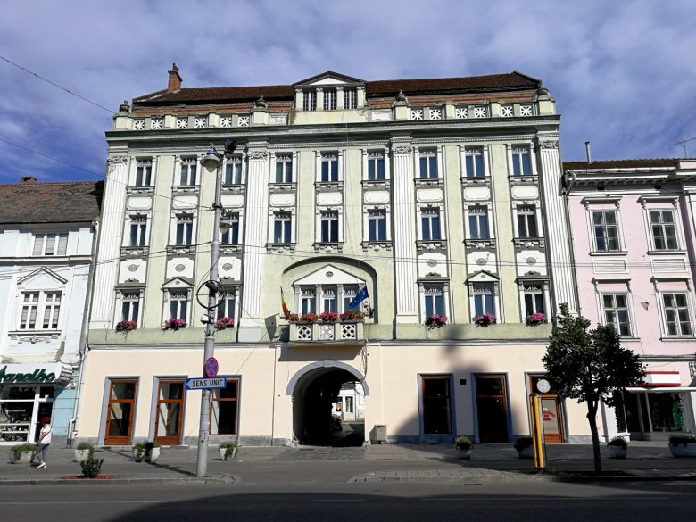 A marosvásárhelyi Apolló-palotát is megrongálta a földrengés •  Fotó: wikipédia