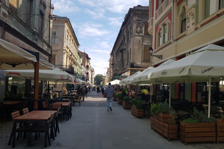A temesvári Jenő herceg utca étteremsora •  Fotó: Kisréti Zsombor